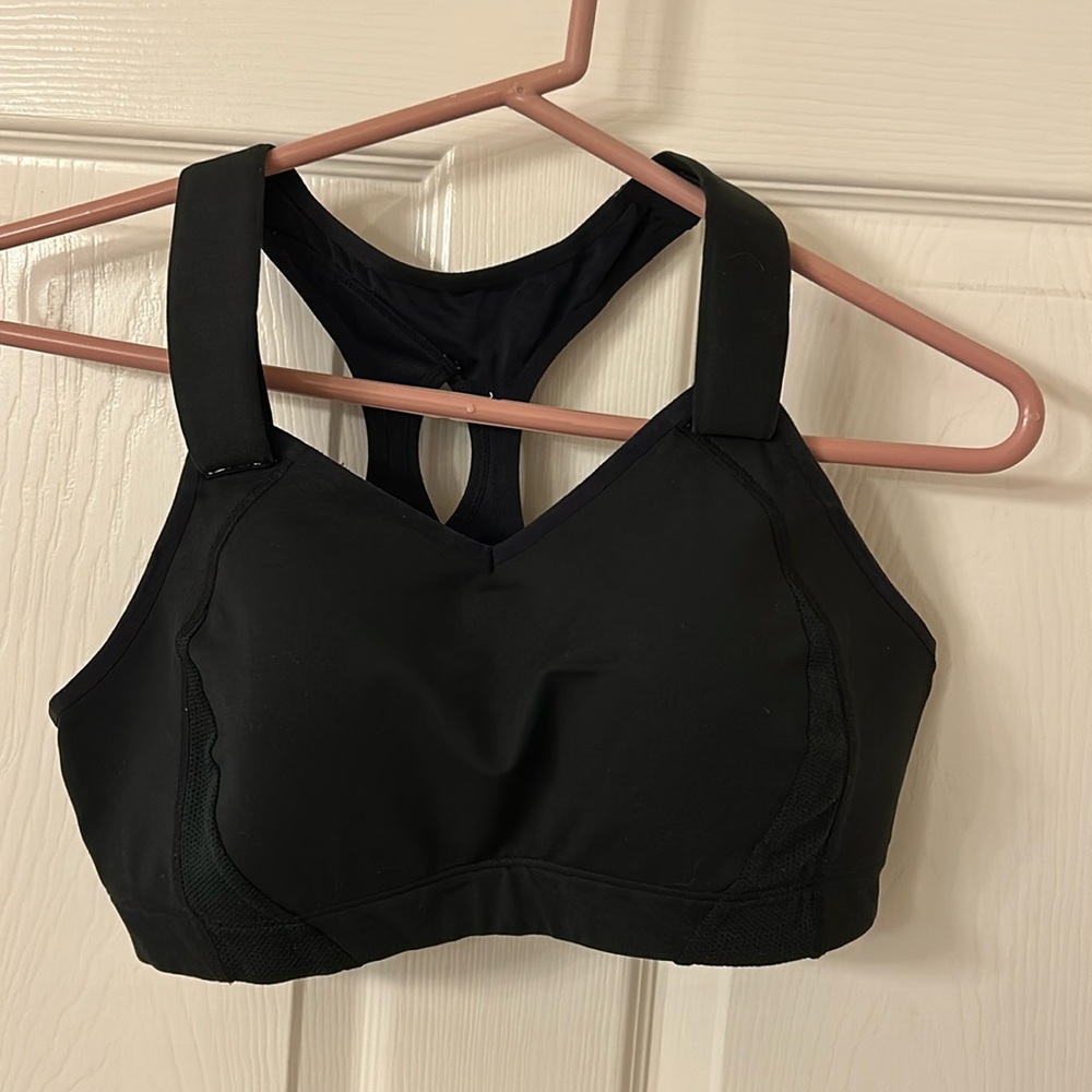 Moving Comfort sports bra, black, 38C fits a little snug…